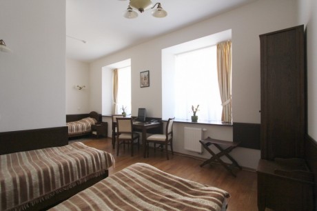 1-room triple, hotel
