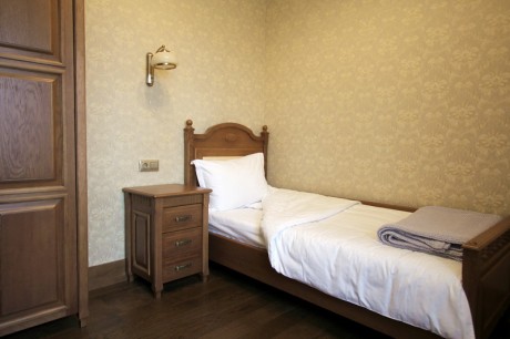 3-bed 3-room Suite, Right wing