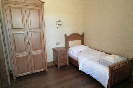 3-bed 3-room Suite, Right wing