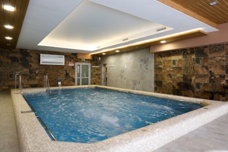 Isloch Park - Swimming pool