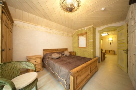 For 9 people, guest house