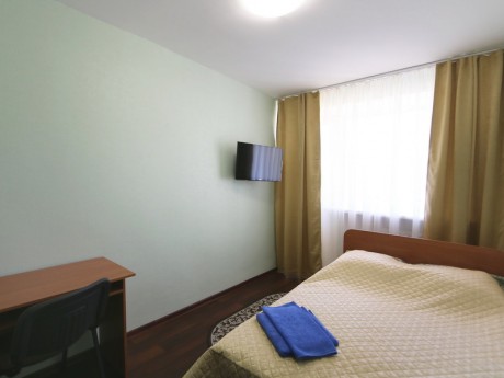 2-room triple, main building