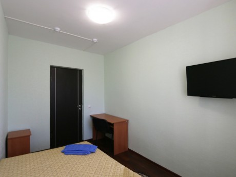 2-room triple, main building