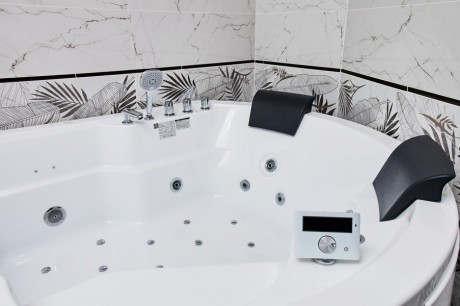 Double 1-room standard with jacuzzi, Wellness-center