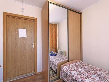 1-room single  (1 category), main building