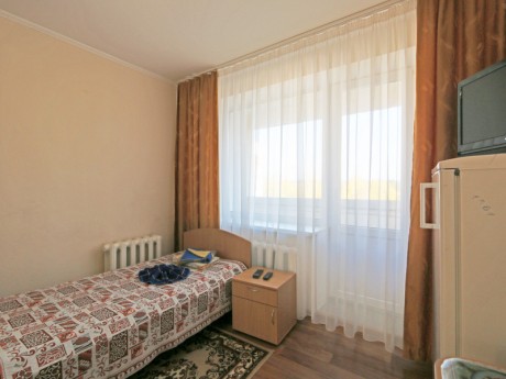1-room single  (1 category), main building