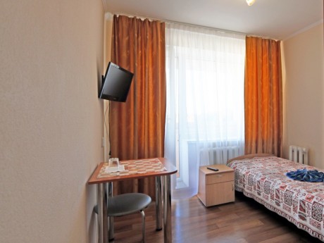 1-room single in a block, main building