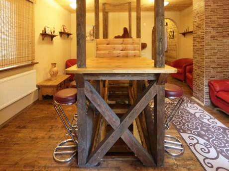 For 10 people, guest house